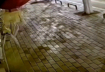 踢球彩票站的石头石质足球.gif